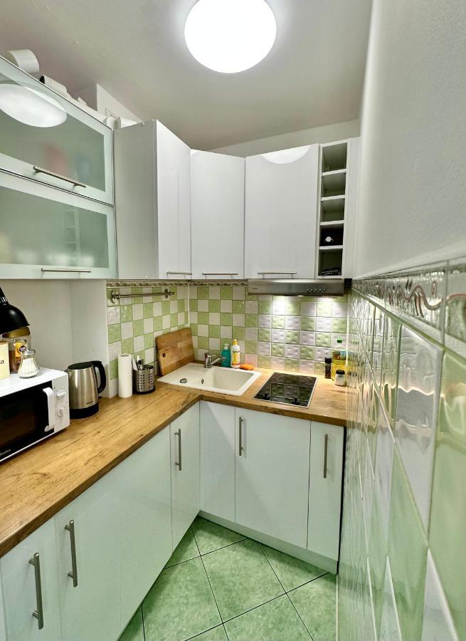 Ferienwohnung Gold 2 King Size Bed, Metro X2 Free Wifi, 50'Tv Netflix, Hbo, Appletv+ Warschau Exterior foto